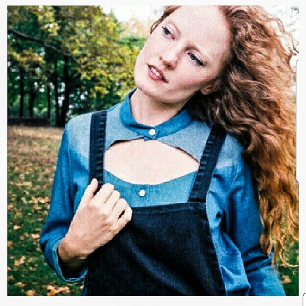 💙 Open diamond front Denim Sandy Top